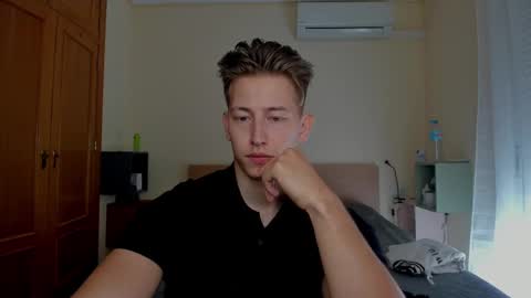 Snapshot of gym_alpha chatting on 02-26-25, 04:03 Oliver online show from 02-26-25, 04:03