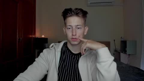 Snapshot of gym_alpha chatting on 03-08-25, 05:11 Oliver online show from 03-08-25, 05:11