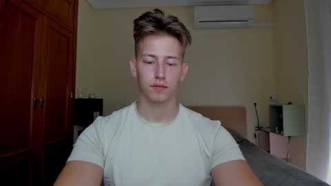 Snapshot of gym_alpha chatting on 03-11-25, 03:45 Oliver online show from 03-11-25, 03:45