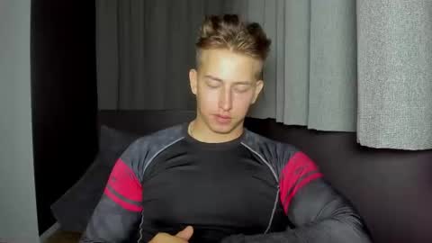 Snapshot of gym_alpha chatting on 09-08-25, 06:51 Oliver online show from 09-08-25, 06:51