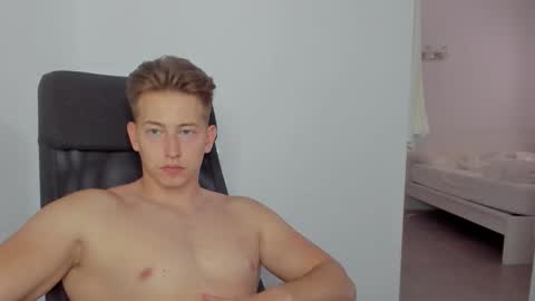 Snapshot of gym_alpha chatting on 10-07-25, 01:52 Oliver online show from 10-07-25, 01:52