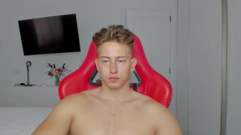 Snapshot of gym_alpha chatting on 10-08-25, 01:09 Oliver online show from 10-08-25, 01:09