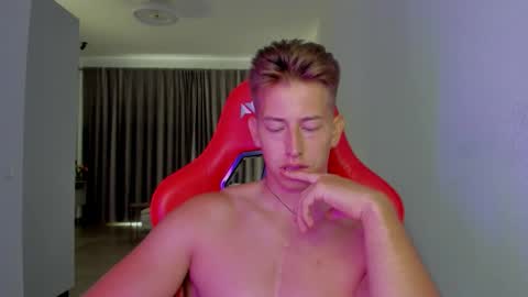 Snapshot of gym_alpha chatting on 11-11-25, 12:38 Oliver online show from 11-11-25, 12:38