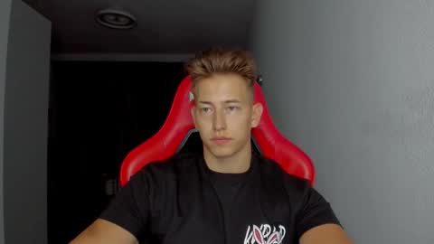 Snapshot of gym_alpha chatting on 11-23-25, 09:47 Oliver online show from 11-23-25, 09:47