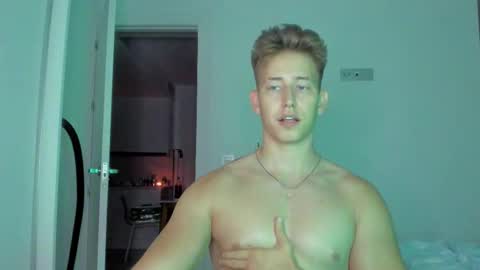 Snapshot of gym_alpha chatting on 12-21-25, 12:29 Oliver online show from 12-21-25, 12:29