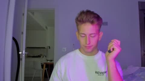 Snapshot of gym_alpha chatting on 12-21-25, 03:52 Oliver online show from 12-21-25, 03:52