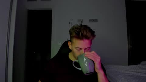 Snapshot of gym_alpha chatting on 02-14-26, 09:33 Oliver online show from 02-14-26, 09:33