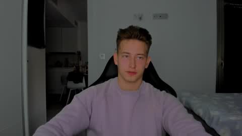 Snapshot of gym_alpha chatting on 03-10-26, 04:01 Oliver online show from 03-10-26, 04:01