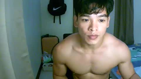 Snapshot of gymnasmenos chatting on 03-11-26, 10:10 AJ online show from 03-11-26, 10:10