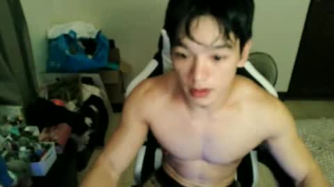 Snapshot of gymnasmenos chatting on 05-25-26, 11:05 AJ online show from 05-25-26, 11:05