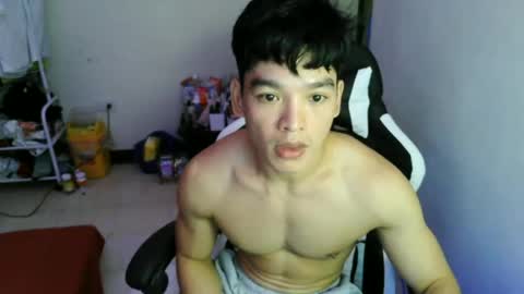Snapshot of gymnasmenos chatting on 06-12-26, 01:54 AJ online show from 06-12-26, 01:54