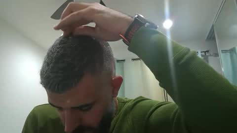 Snapshot of h0nest84 chatting on 12-23-25, 06:33 h0nest84 online show from 12-23-25, 06:33