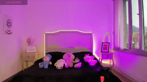 Snapshot of h3llokitty_ chatting on 06-04-26, 12:33 Hello Kitty online show from 06-04-26, 12:33