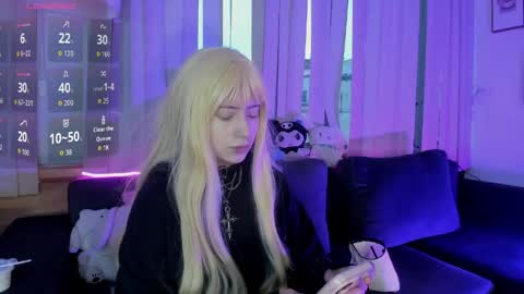 Snapshot of h3llokitty_ chatting on 06-08-26, 12:38 Hello Kitty online show from 06-08-26, 12:38
