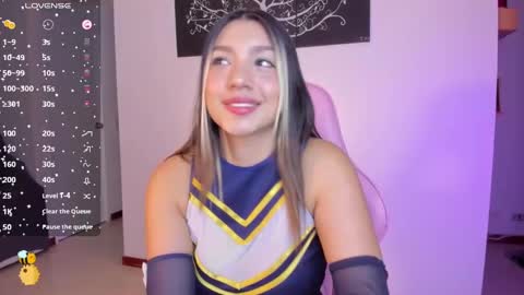 Snapshot of h3y_mia3 chatting on 01-15-25, 01:23 Paulina online show from 01-15-25, 01:23