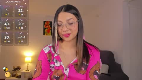 Snapshot of h3y_mia3 chatting on 03-03-25, 06:26 Paulina online show from 03-03-25, 06:26