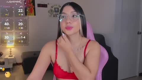 Snapshot of h3y_mia3 chatting on 03-04-25, 07:08 Paulina online show from 03-04-25, 07:08