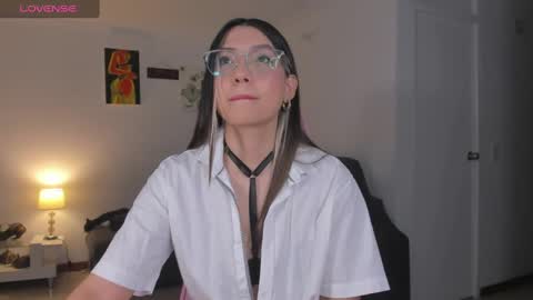 Snapshot of h3y_mia3 chatting on 03-09-25, 05:44 Paulina online show from 03-09-25, 05:44