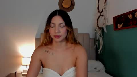 Snapshot of h3y_mia3 chatting on 05-25-26, 03:23 Paulina online show from 05-25-26, 03:23