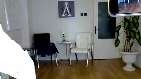 Snapshot of h_blackwood chatting on 04-29-26, 06:03 H. Blackwood online show from 04-29-26, 06:03