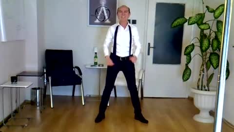 Snapshot of h_blackwood chatting on 05-03-26, 05:30 H. Blackwood online show from 05-03-26, 05:30