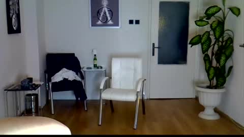 Snapshot of h_blackwood chatting on 05-31-26, 06:09 H. Blackwood online show from 05-31-26, 06:09