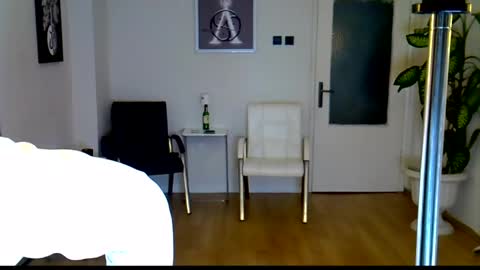 Snapshot of h_blackwood chatting on 06-02-26, 06:21 H. Blackwood online show from 06-02-26, 06:21