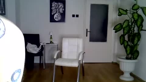 Snapshot of h_blackwood chatting on 06-11-26, 06:39 H. Blackwood online show from 06-11-26, 06:39