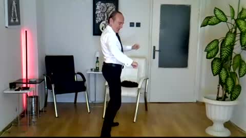 Snapshot of h_blackwood chatting on 06-18-26, 06:23 H. Blackwood online show from 06-18-26, 06:23
