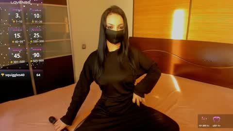 Snapshot of habibi_moon chatting on 12-19-24, 04:23 Linda online show from 12-19-24, 04:23