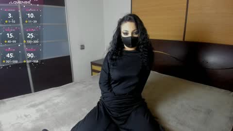 Snapshot of habibi_moon chatting on 12-20-24, 02:30 Linda online show from 12-20-24, 02:30