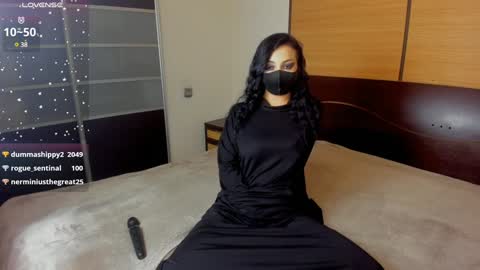 Snapshot of habibi_moon chatting on 12-20-24, 05:36 Linda online show from 12-20-24, 05:36
