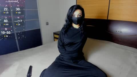 Snapshot of habibi_moon chatting on 12-30-24, 02:31 Linda online show from 12-30-24, 02:31