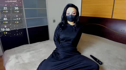 Snapshot of habibi_moon chatting on 01-26-25, 02:35 Linda online show from 01-26-25, 02:35