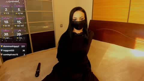 Snapshot of habibi_moon chatting on 02-05-25, 05:20 Linda online show from 02-05-25, 05:20