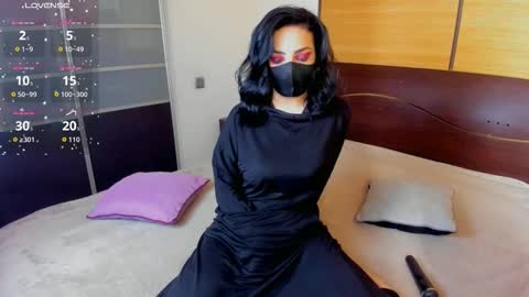 Snapshot of habibi_moon chatting on 09-28-25, 04:07 Linda online show from 09-28-25, 04:07