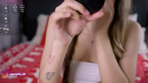 Snapshot of hadleynichols chatting on 12-20-25, 01:12 Hi Im Rebecca Glad to see you in my room PVT is open online show from 12-20-25, 01:12