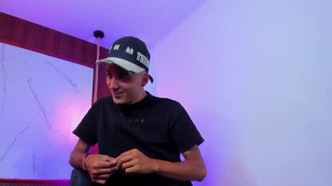 Snapshot of hadrian_torres chatting on 03-12-26, 03:18 Hadrian Torres online show from 03-12-26, 03:18