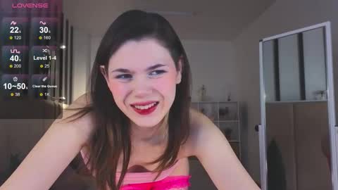 Snapshot of hailey2007 chatting on 11-25-25, 10:04 im Haley dont forget give my thumbs up online show from 11-25-25, 10:04