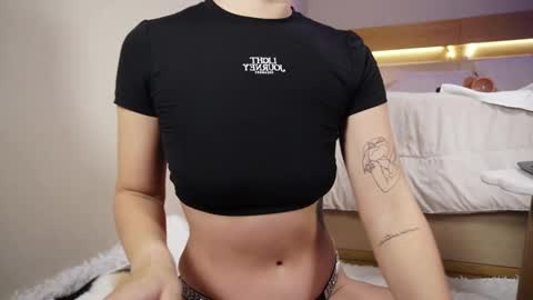 Snapshot of hailey_09 chatting on 11-04-25, 02:16 Hailey online show from 11-04-25, 02:16