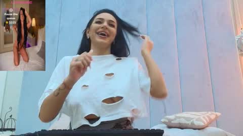 Hailey online show from 10-22-25, 06:24