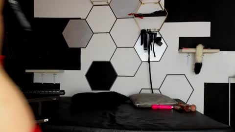 haileycat_ online show from 02-14-25, 04:15