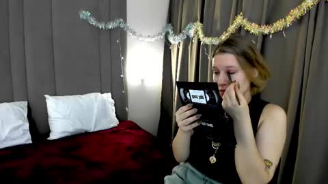 Hailey online show from 01-06-25, 01:53