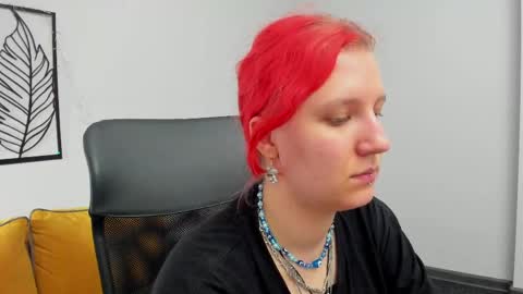 Snapshot of haileyfoxy chatting on 04-27-26, 11:52 Hailey online show from 04-27-26, 11:52