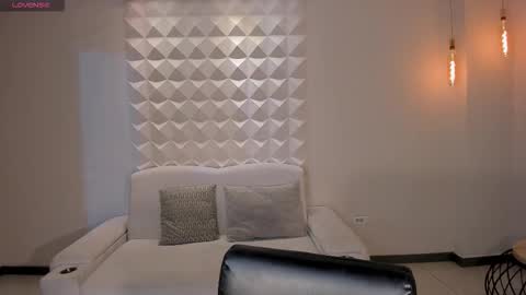 Hailey online show from 03-25-26, 11:38