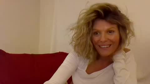 Hailey online show from 03-12-25, 02:41