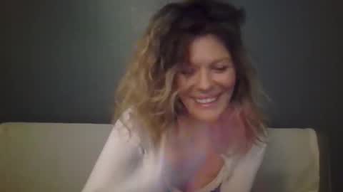 Hailey online show from 10-10-25, 09:25