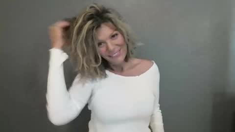 Hailey online show from 04-19-26, 06:07