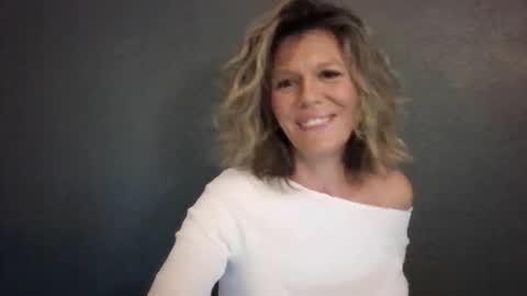 Snapshot of haileys123 chatting on 05-21-26, 11:34 Hailey online show from 05-21-26, 11:34
