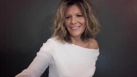 Snapshot of haileys123 chatting on 05-27-26, 04:26 Hailey online show from 05-27-26, 04:26
